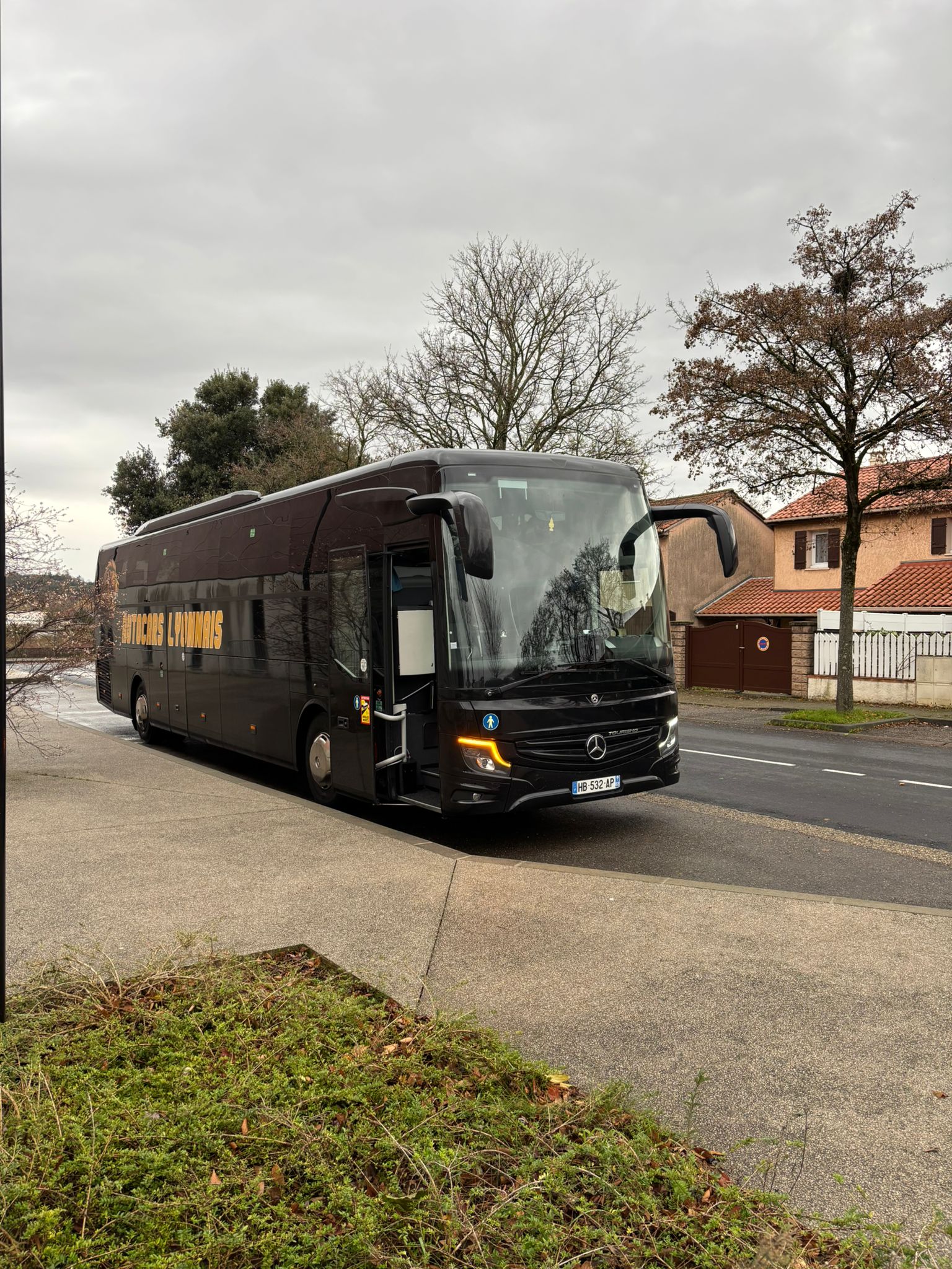 Autocar CAL69 stationné à Lyon